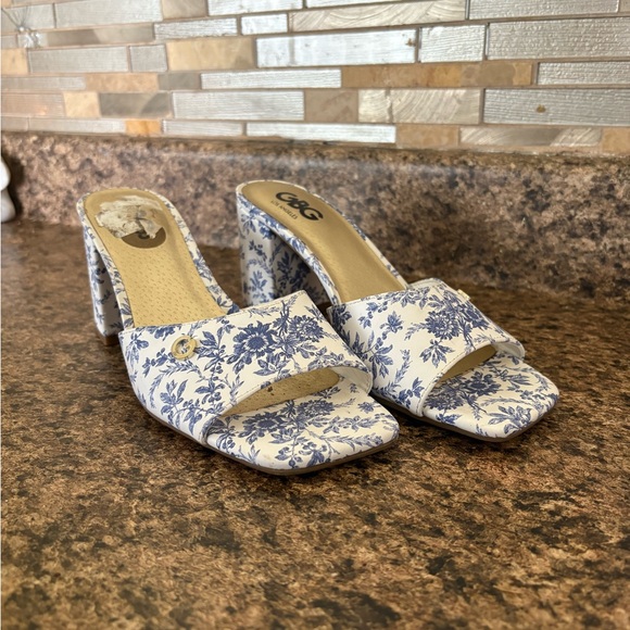 Guess White and Blue Floral Mules - Picture 1 of 3